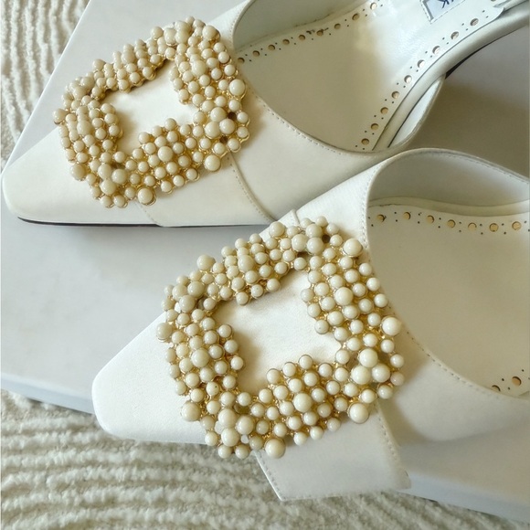 NEW Manolo Blahnik Gibsli Cream Slingback Pumps with Pearl-Beaded Buckles - Picture 2 of 4